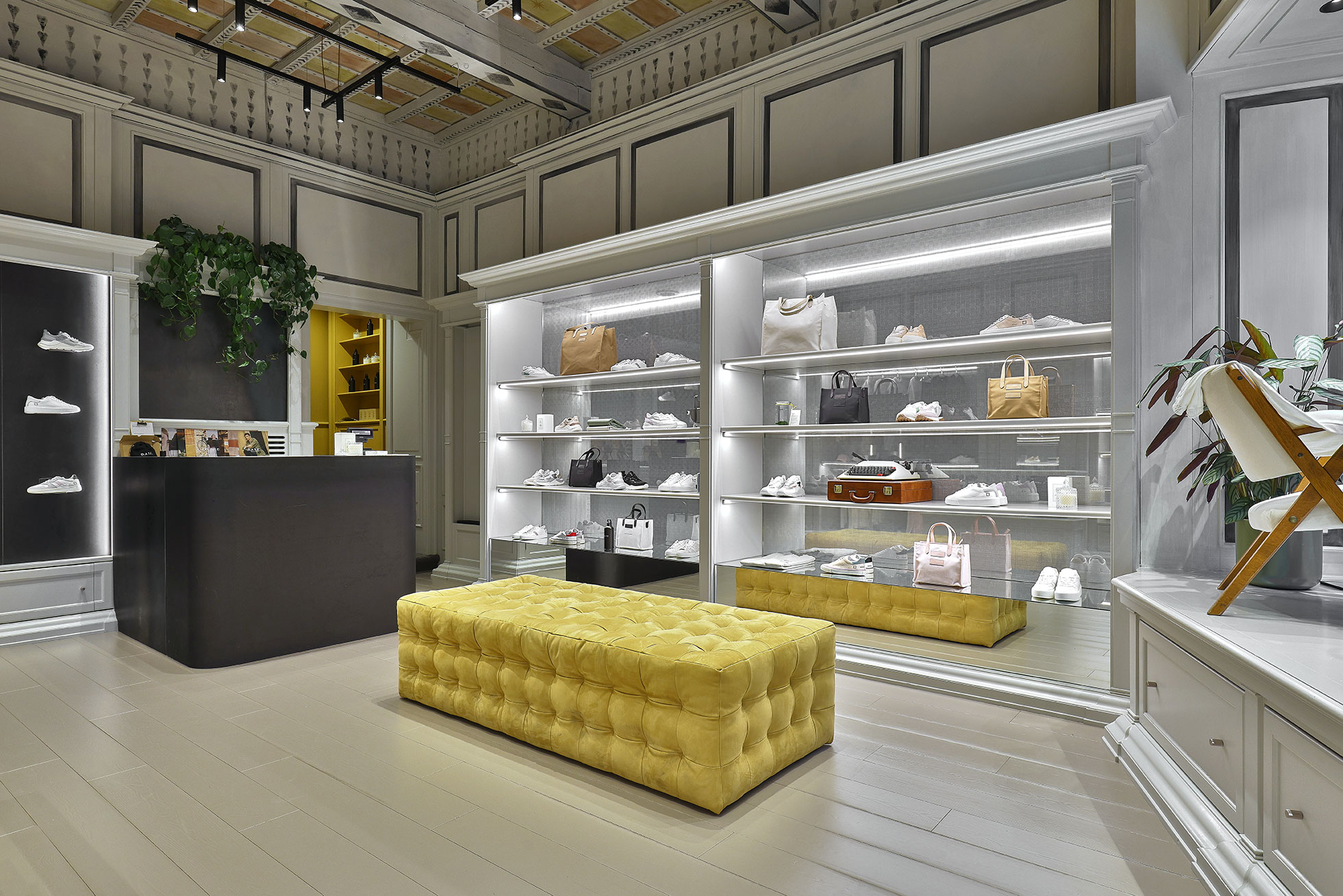 Louis Vuitton Firenze store, Italy