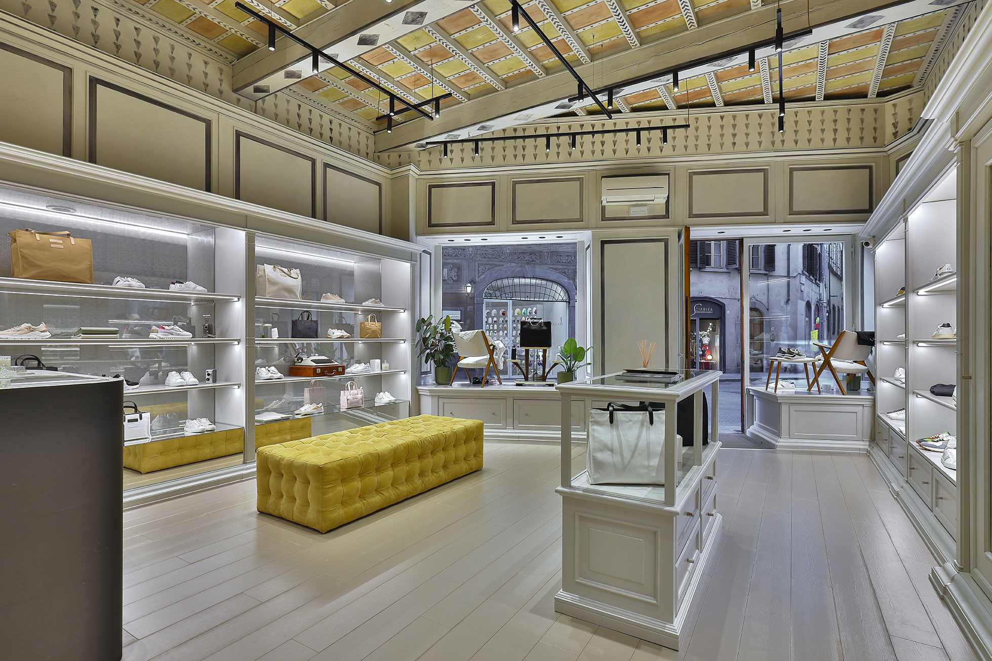 Louis Vuitton Firenze store, Italy