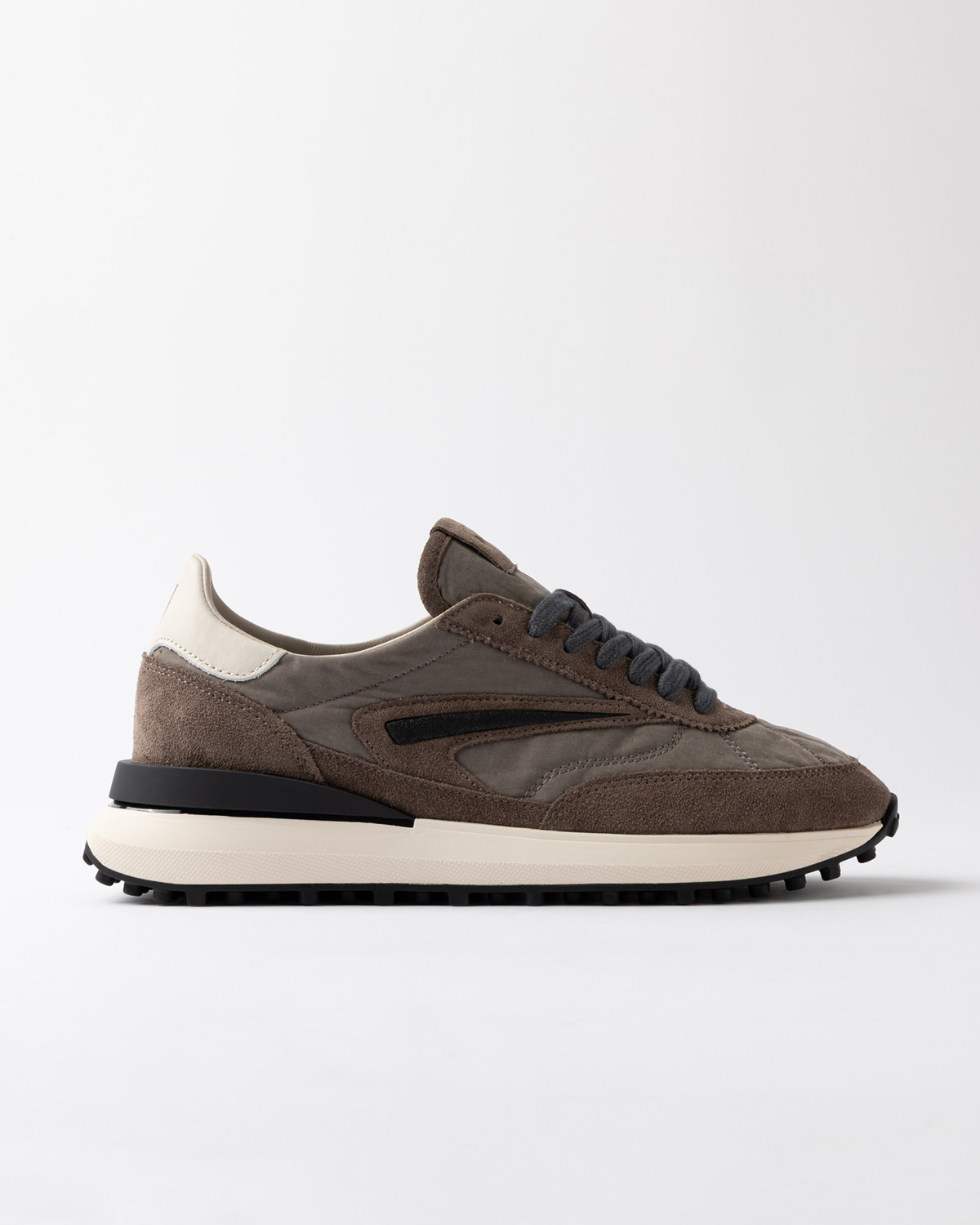 D.A.T.E.: ATHLETA WAX GRAY