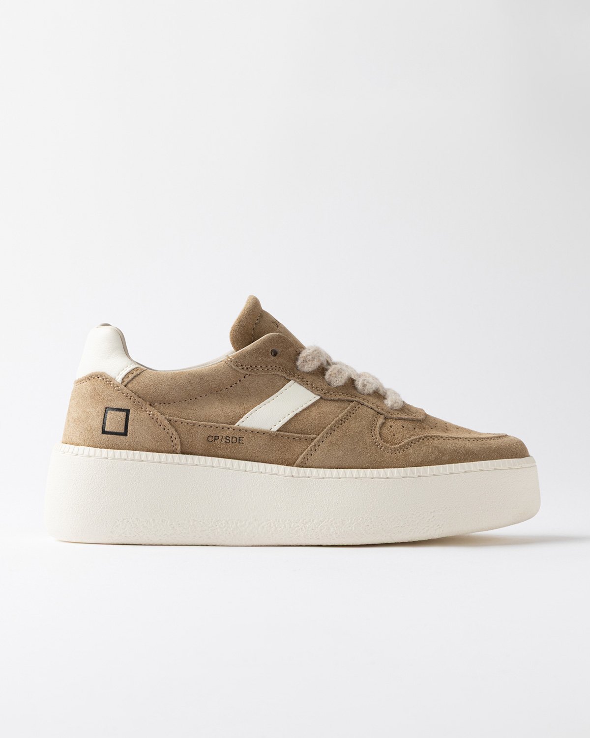 D.A.T.E.: COURT PLATFORM SUEDE CAMEL