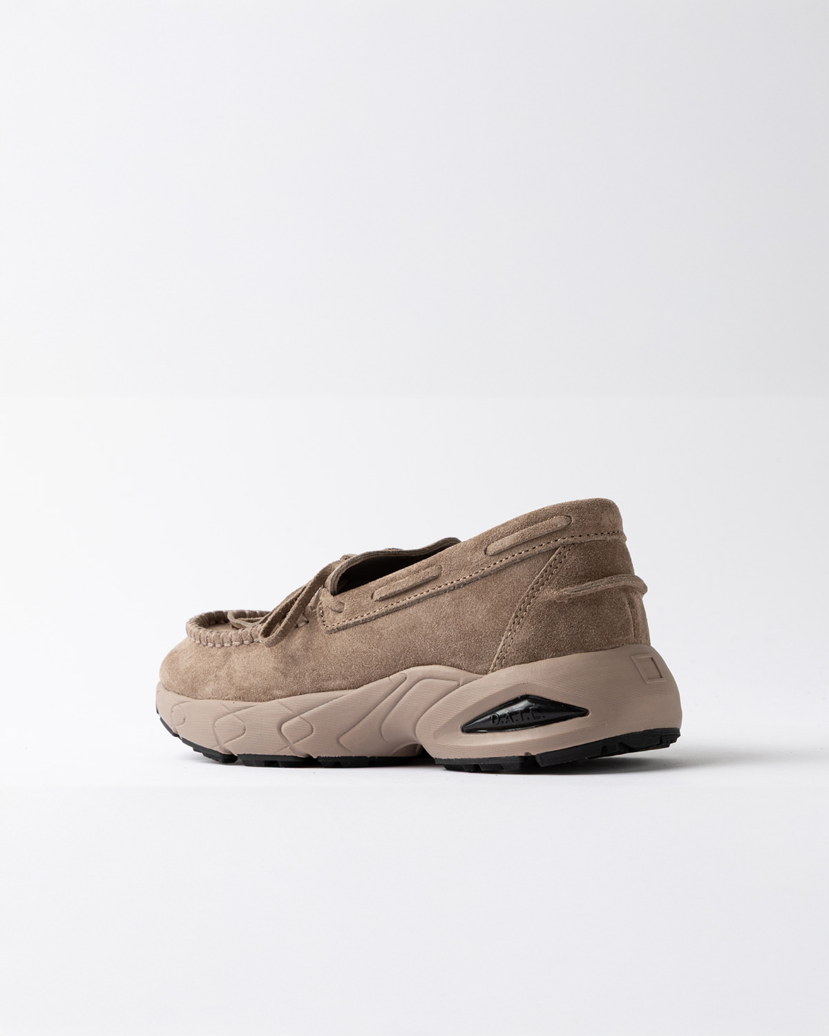 D.A.T.E.: MOKA SUEDE TAUPE