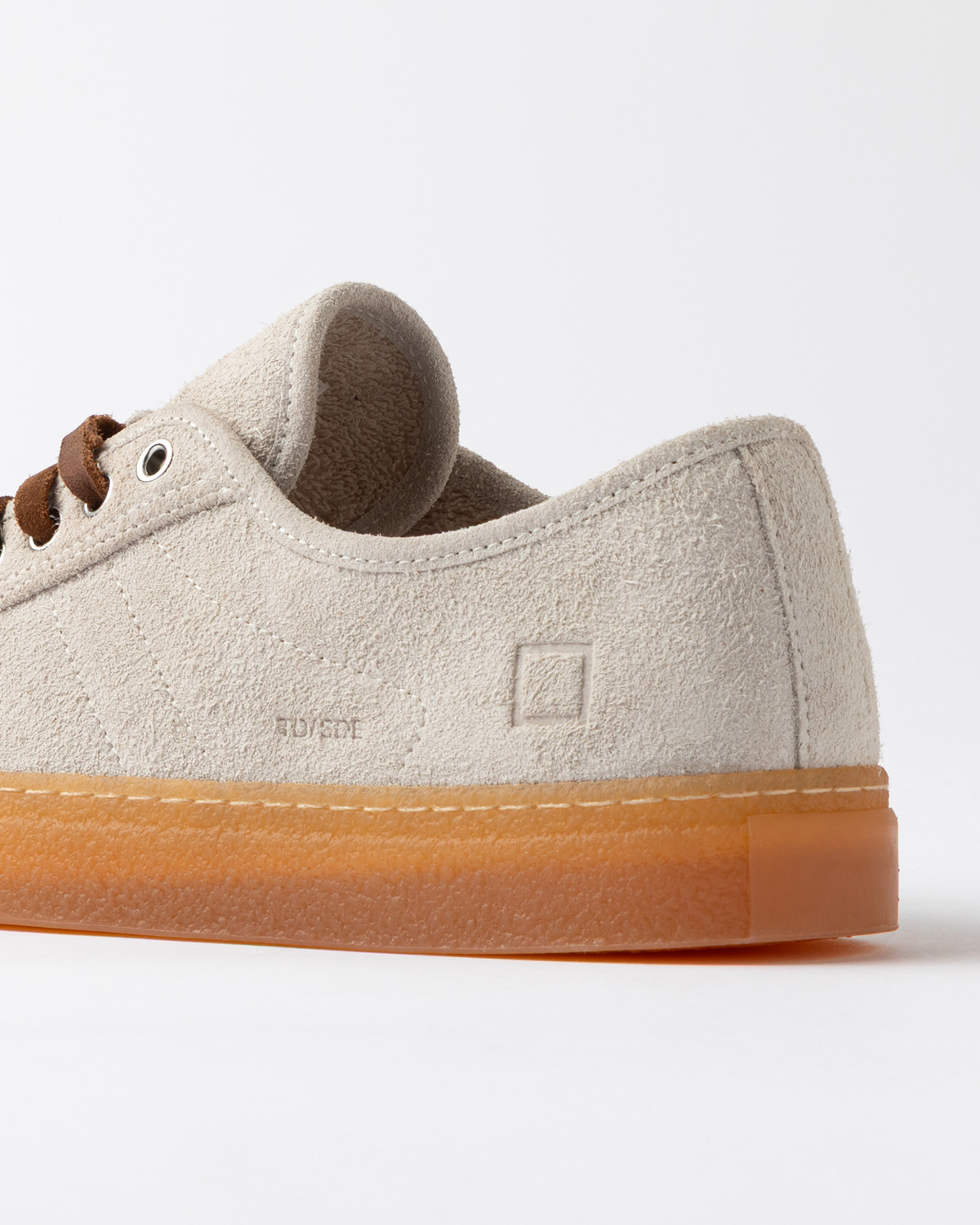 D.A.T.E.: TENDER SUEDE BEIGE